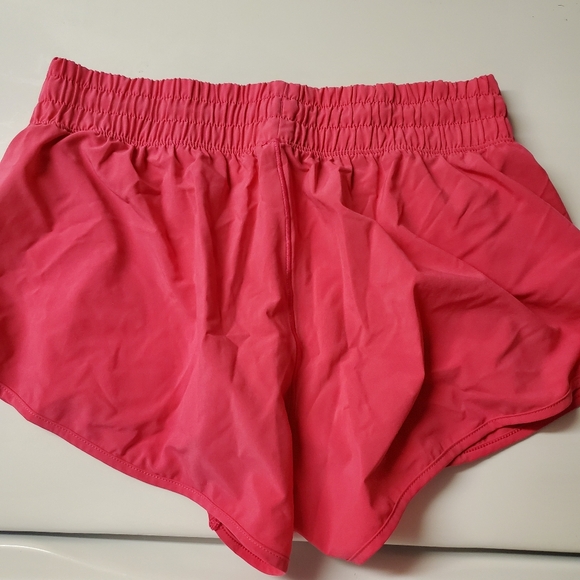 Aerie Outfit Gray Tank And Pink Shorts - Picture 5 of 7